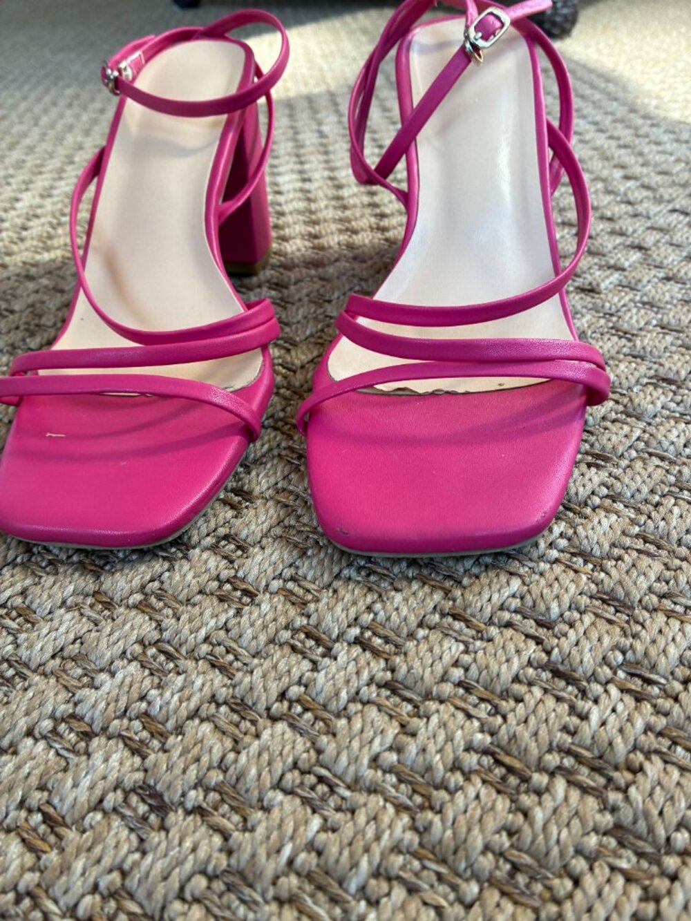 Womens size 7.5 Excellent condition, hot pink, comfortable sandles, no branding